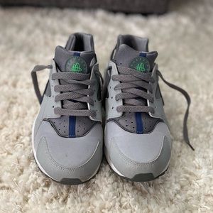 Nike Hurache Women’s 8.5 (7Y)